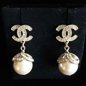 Chanel pearl rose floral earrings